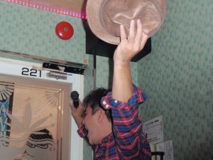 吉田隊員、熱唱&酔っ払い 吉田隊員、熱唱&酔っ払い