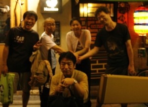 阿佐ヶ谷の路上にて