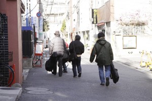 酔っ払いは足取り軽く